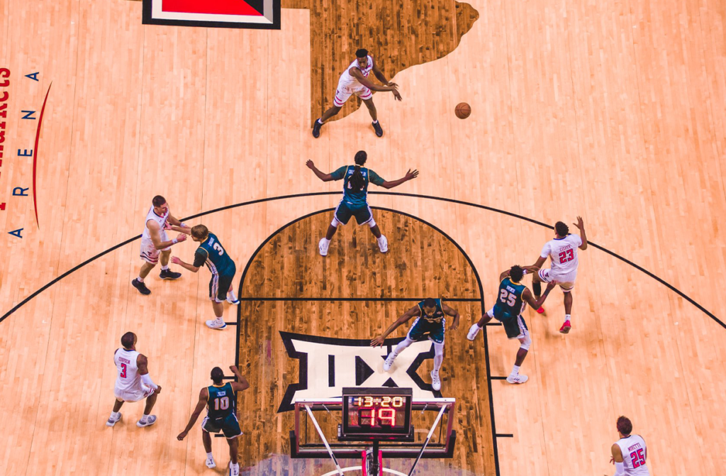 Diagram illustrating positionless basketball, where all players share versatile skills instead of fixed roles.